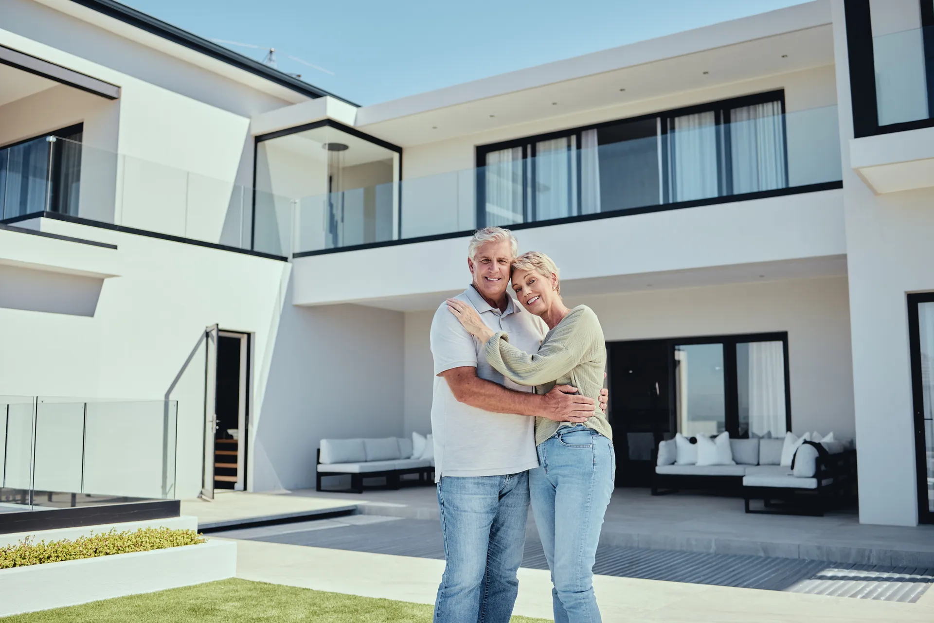 ¿Cuándo vender una villa de lujo? Entender el momento adecuado del comprador internacional en la Costa Blanca Norte