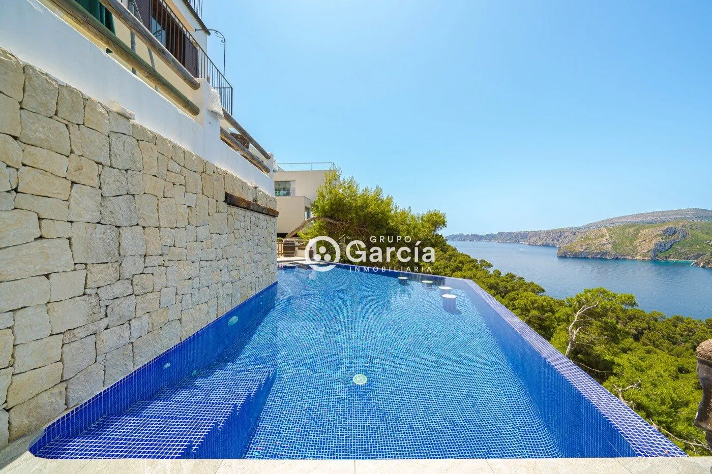 Villa en primera línea en venta en Jávea con increíbles vistas