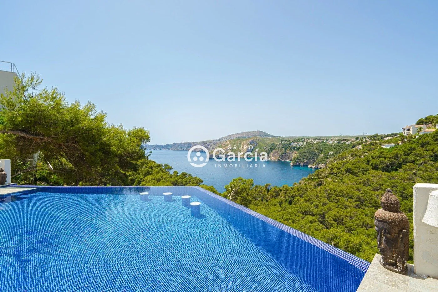 Villa en primera línea en venta en Jávea con increíbles vistas