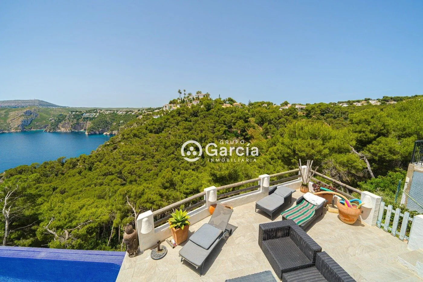 Villa en primera línea en venta en Jávea con increíbles vistas