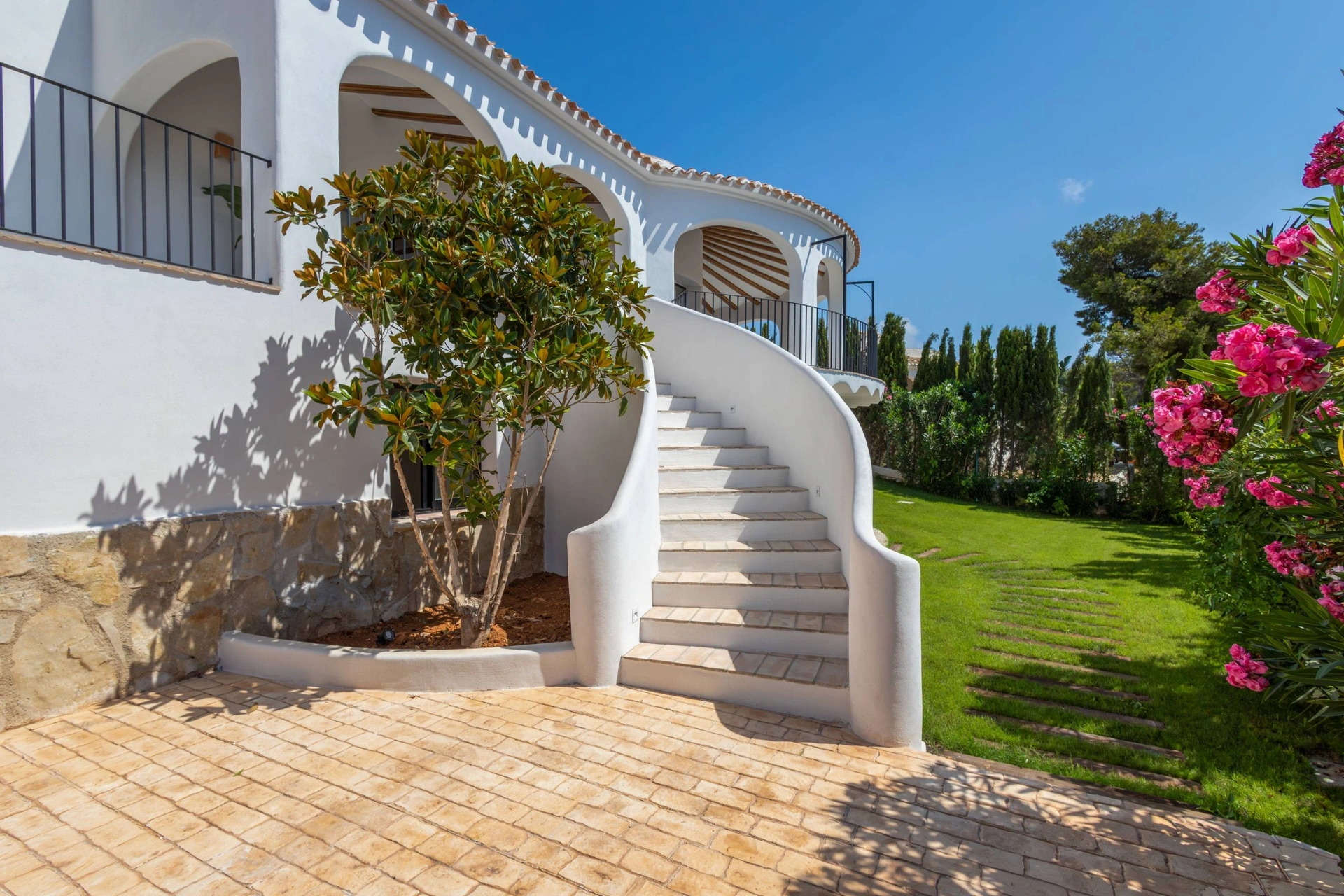 NC6655 - Villa Siesta. Villa recién reformada en venta en Jávea con vistas al mar.