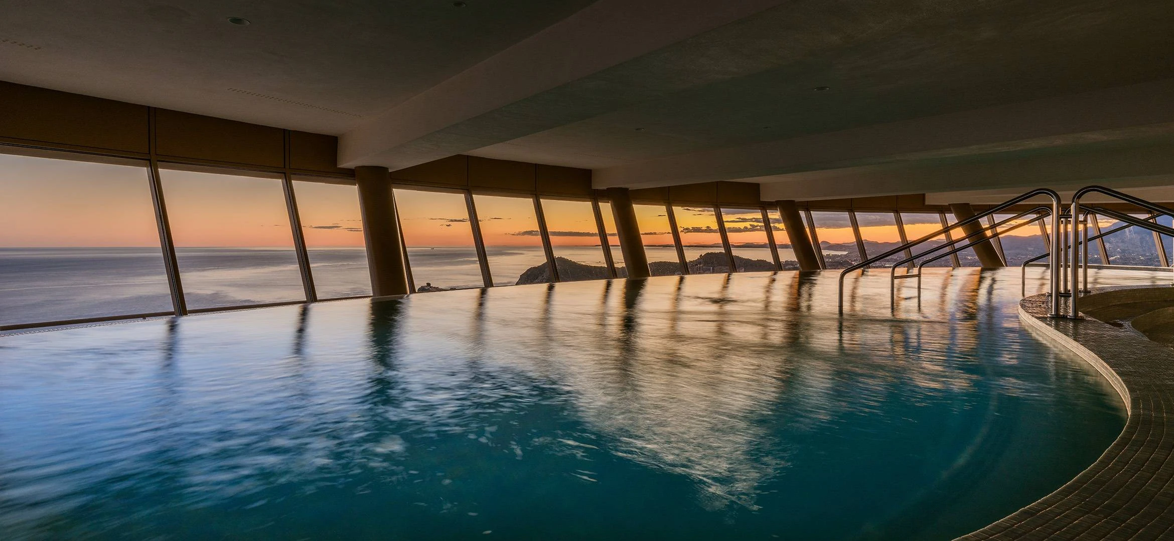 Emblematic luxury apartment in Benidorm - the tallest residencial building in Spain!