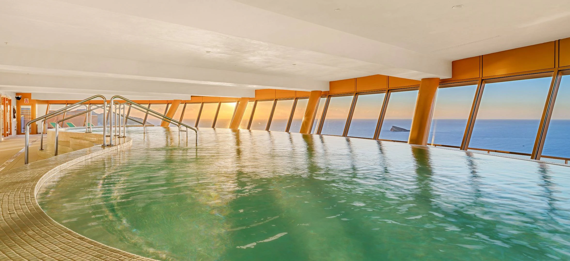 Emblematic luxury apartment in Benidorm - the tallest residencial building in Spain!