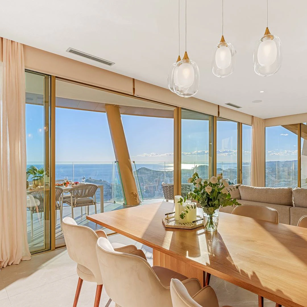Emblematic luxury apartment in Benidorm - the tallest residencial building in Spain!