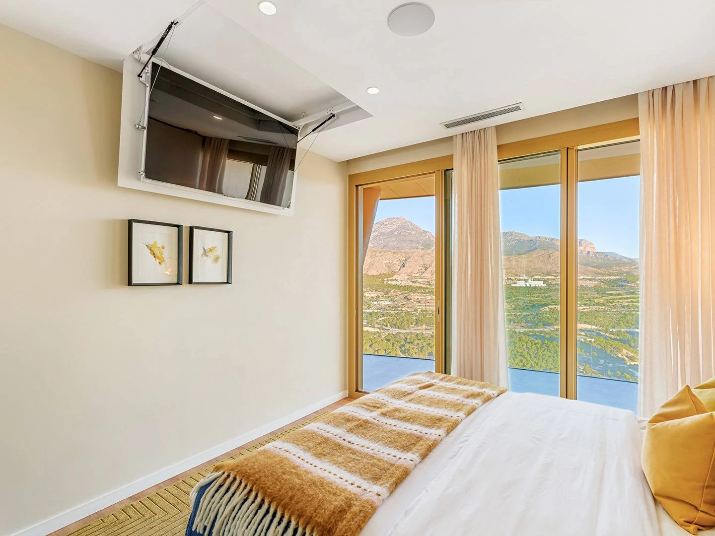 Emblematic luxury apartment in Benidorm - the tallest residencial building in Spain!