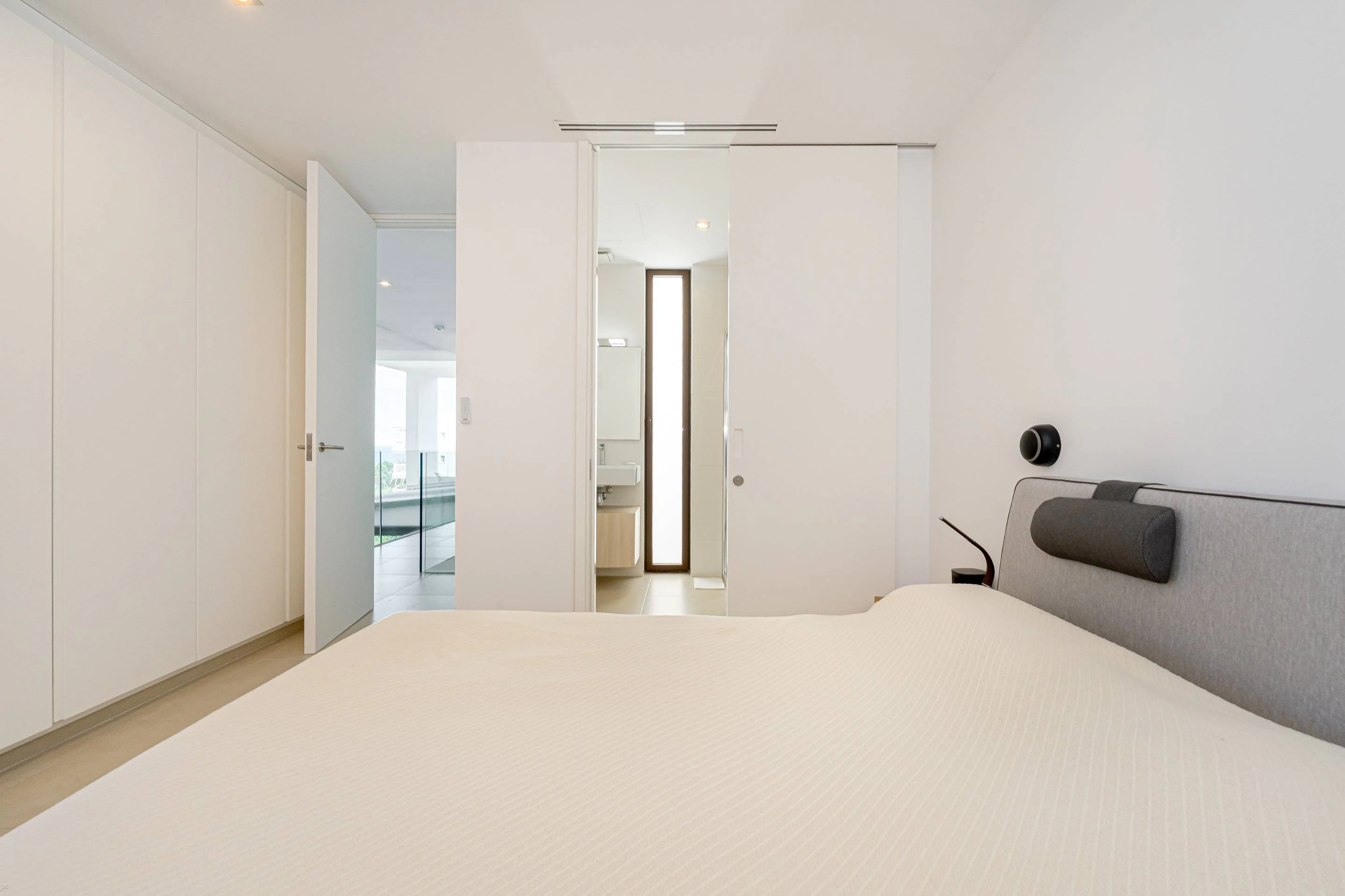Villa Galera. Villa moderna en venta en Moraira con vistas al mar y a pocos pasos de la playa.