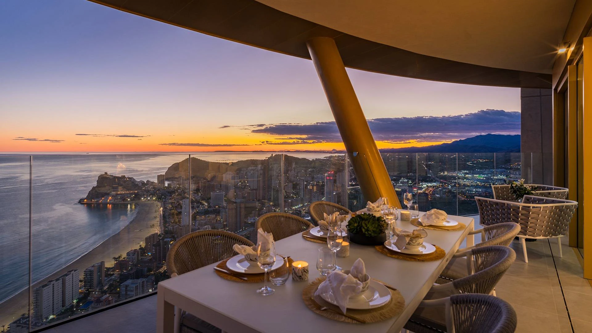 Emblematic luxury apartment in Benidorm - the tallest residencial building in Spain!