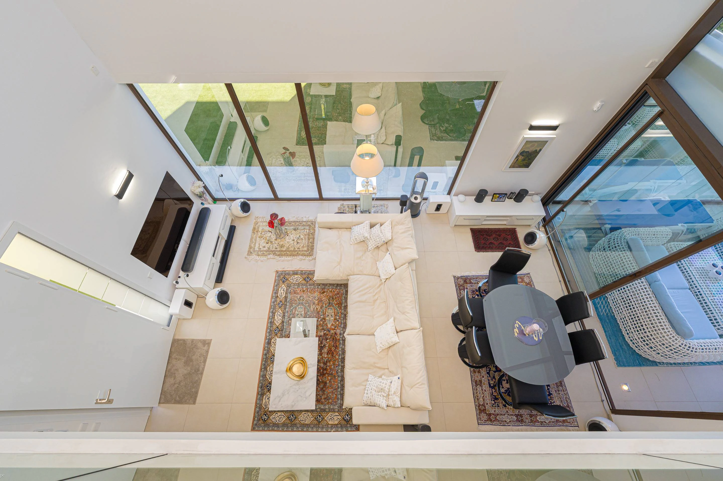 Villa Galera. Villa moderna en venta en Moraira con vistas al mar y a pocos pasos de la playa.