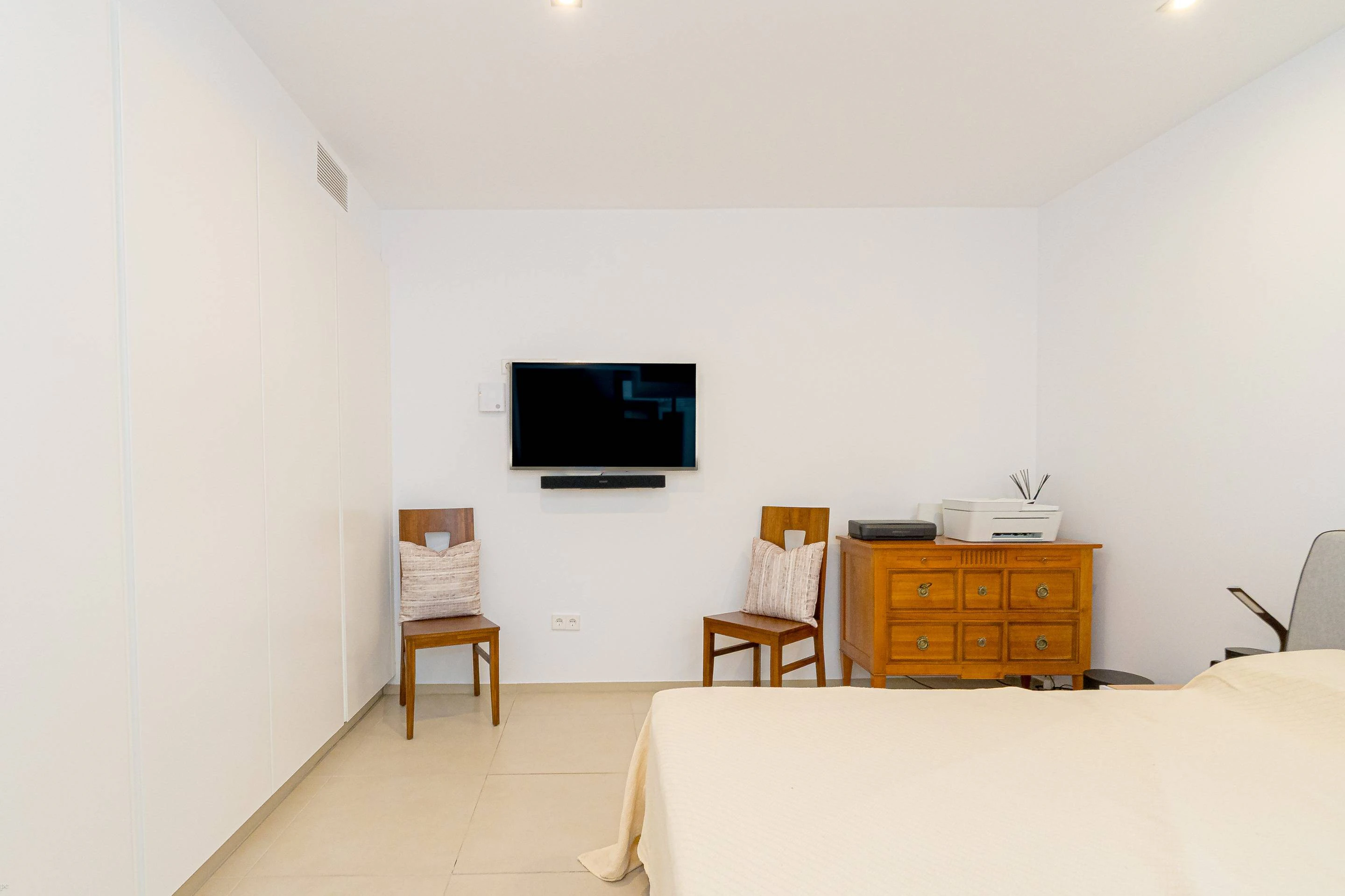 Villa Galera. Villa moderna en venta en Moraira con vistas al mar y a pocos pasos de la playa.