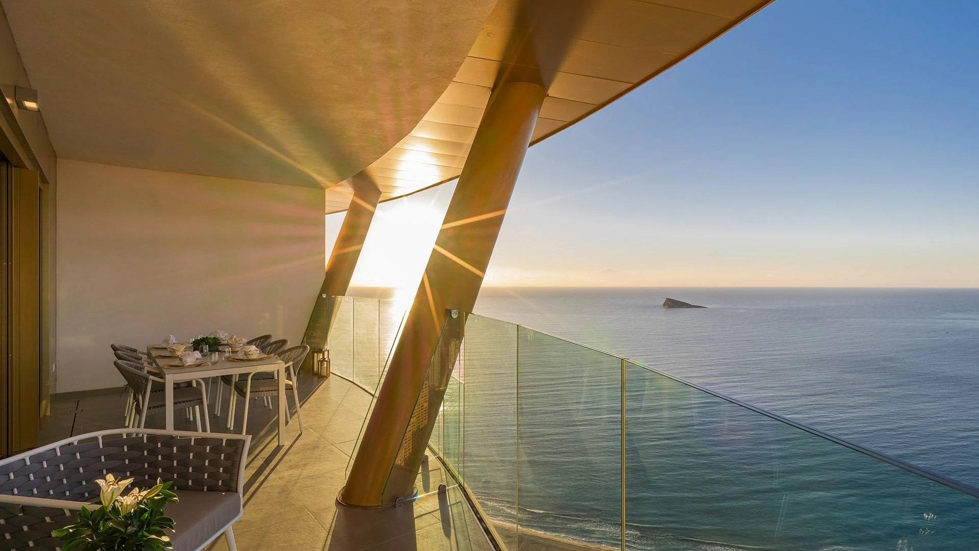 Emblematic luxury apartment in Benidorm - the tallest residencial building in Spain!