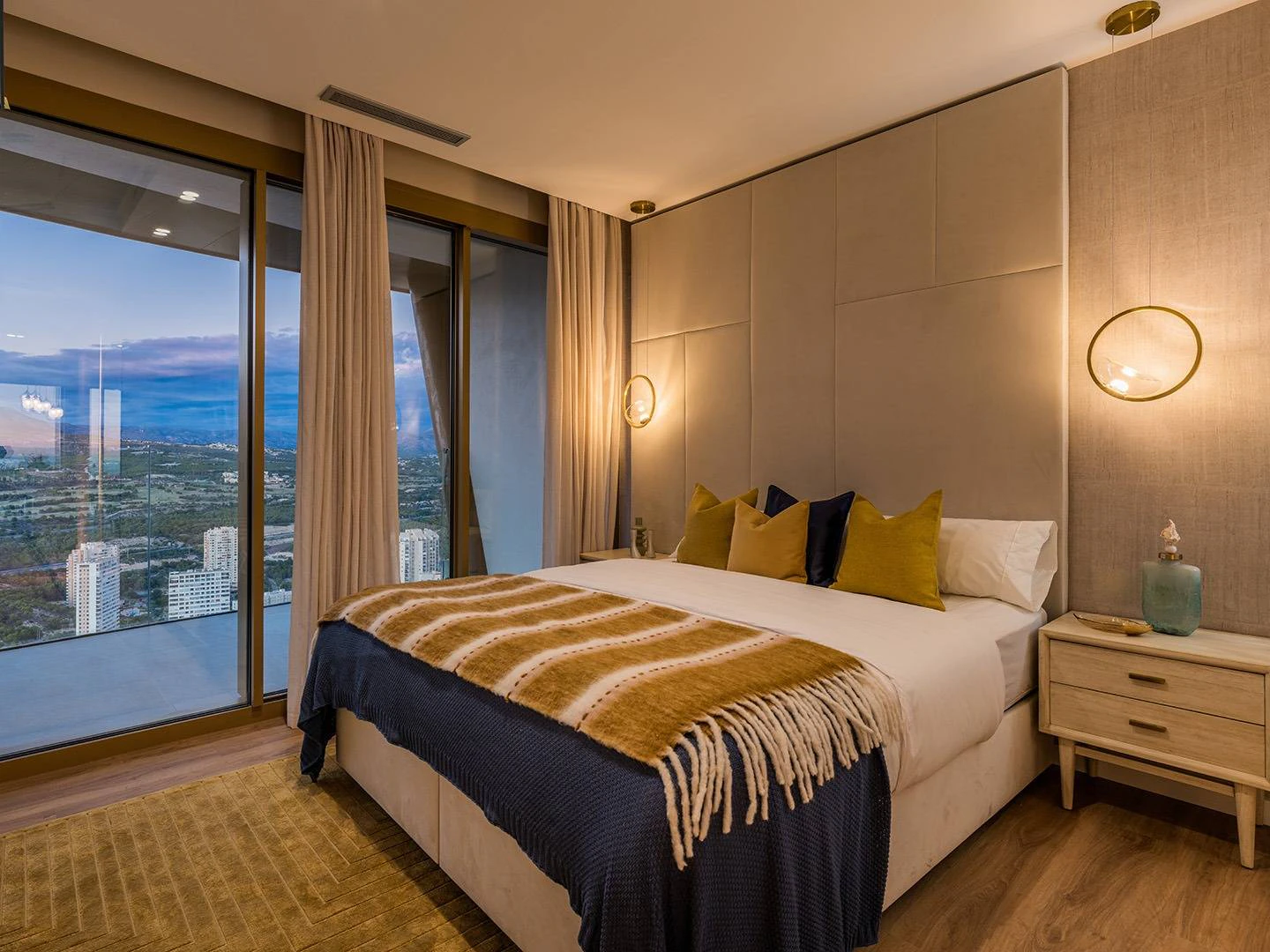 Emblematic luxury apartment in Benidorm - the tallest residencial building in Spain!