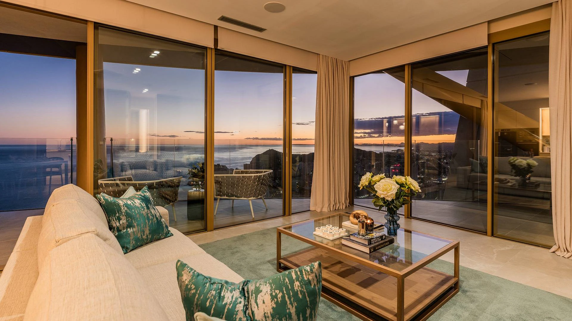 Emblematic luxury apartment in Benidorm - the tallest residencial building in Spain!