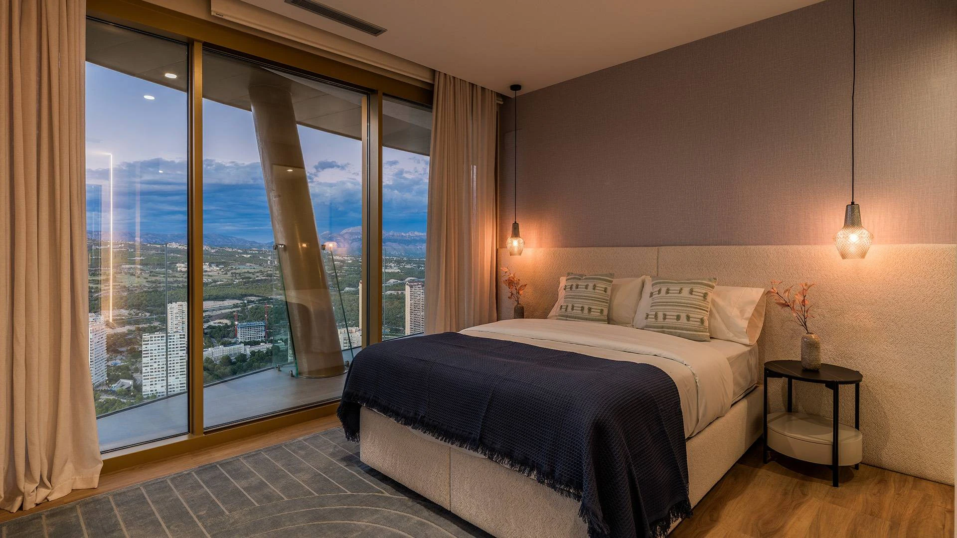 Emblematic luxury apartment in Benidorm - the tallest residencial building in Spain!