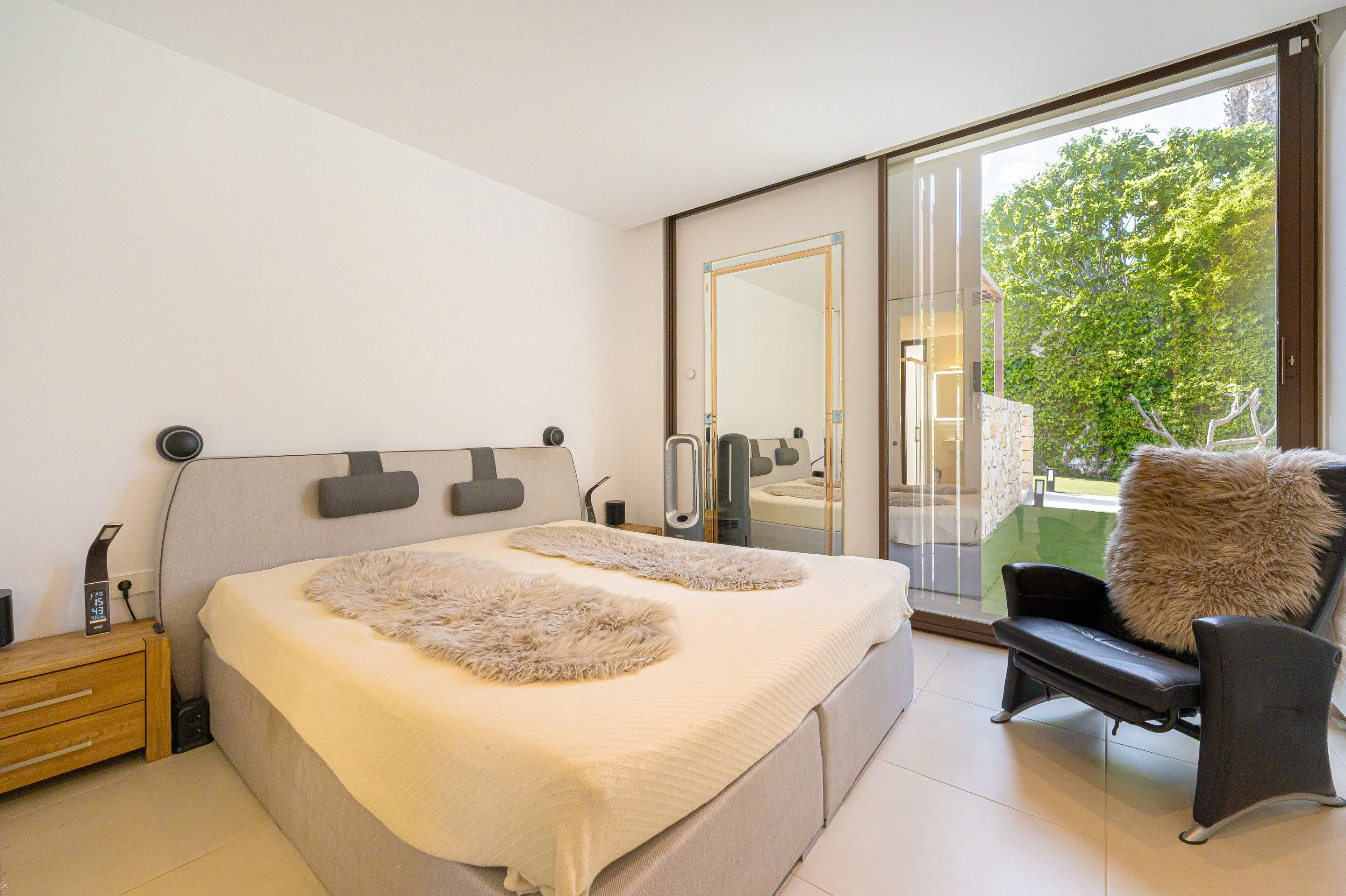 Villa Galera. Villa moderna en venta en Moraira con vistas al mar y a pocos pasos de la playa.