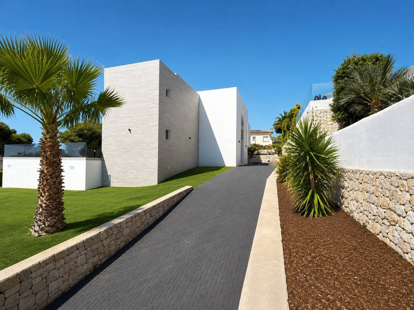 Villa Enebro. Extraordinaria villa en Moraira con orientación Sur y vistas al mar. Costa Blanca.