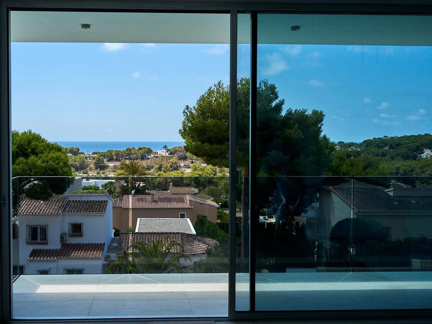 Villa Enebro. Extraordinaria villa en Moraira con orientación Sur y vistas al mar. Costa Blanca.