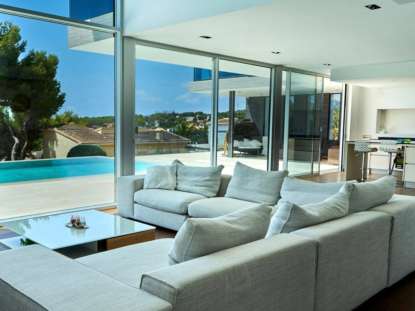 Villa Enebro. Extraordinaria villa en Moraira con orientación Sur y vistas al mar. Costa Blanca.