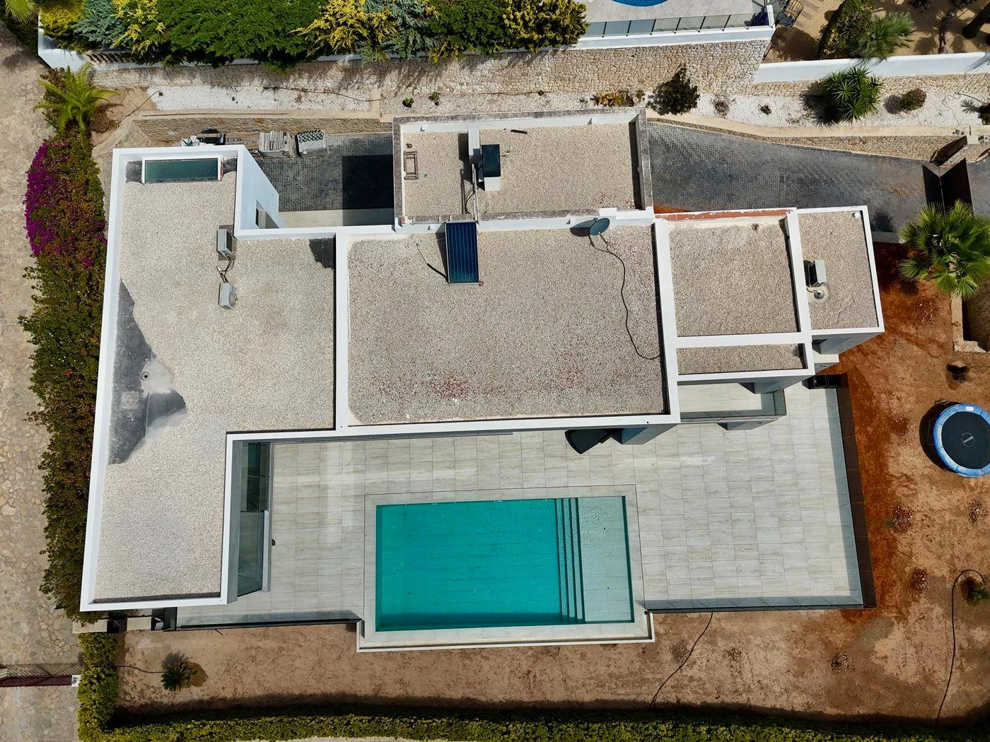 Villa Enebro. Extraordinaria villa en Moraira con orientación Sur y vistas al mar. Costa Blanca.