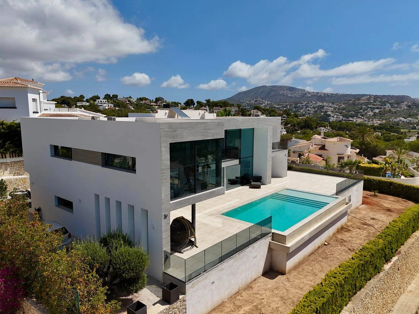 Villa Enebro. Extraordinaria villa en Moraira con orientación Sur y vistas al mar. Costa Blanca.