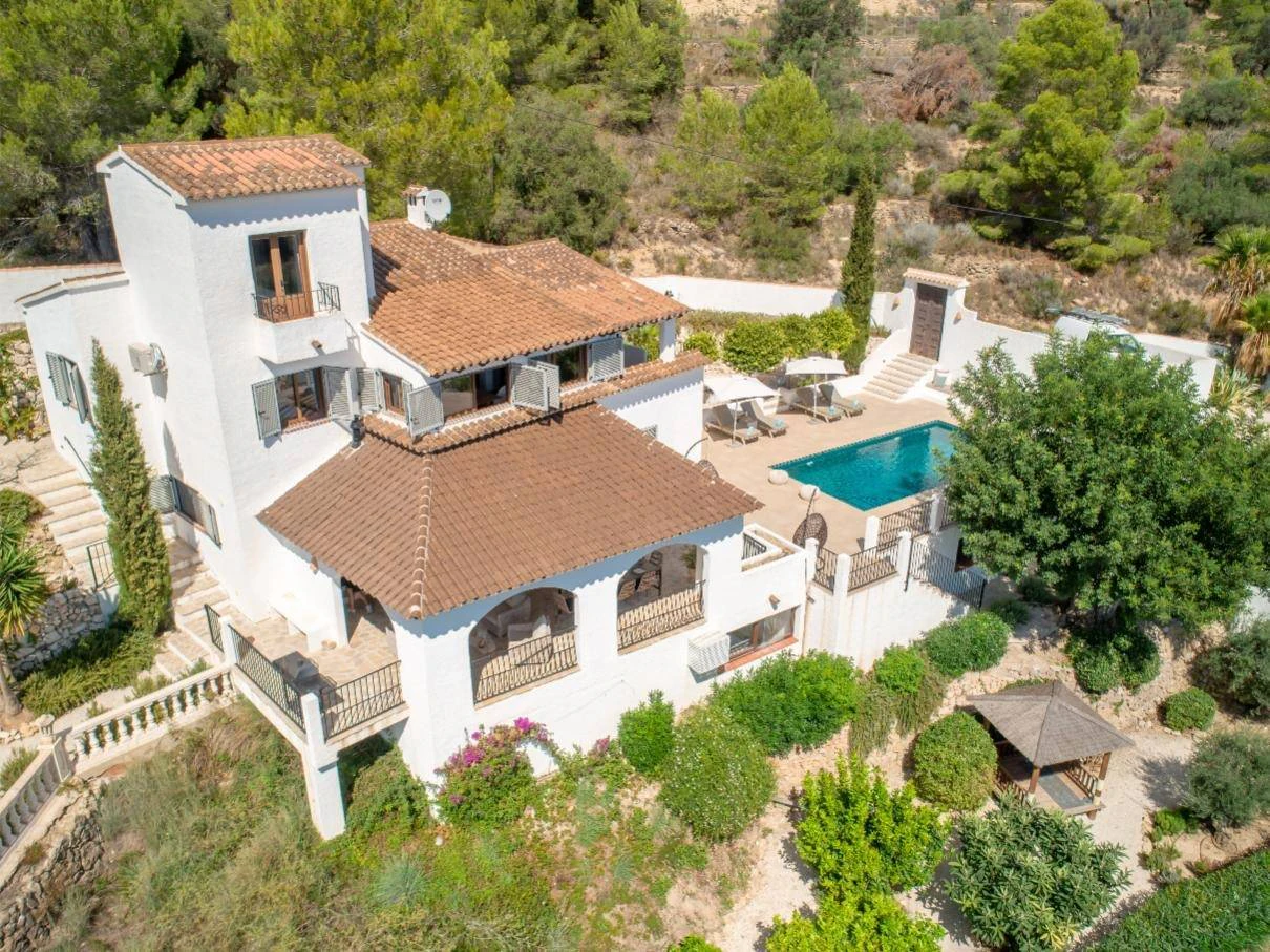 Finca Érica. Finca con vistas panorámicas al mar en venta en Benissa.