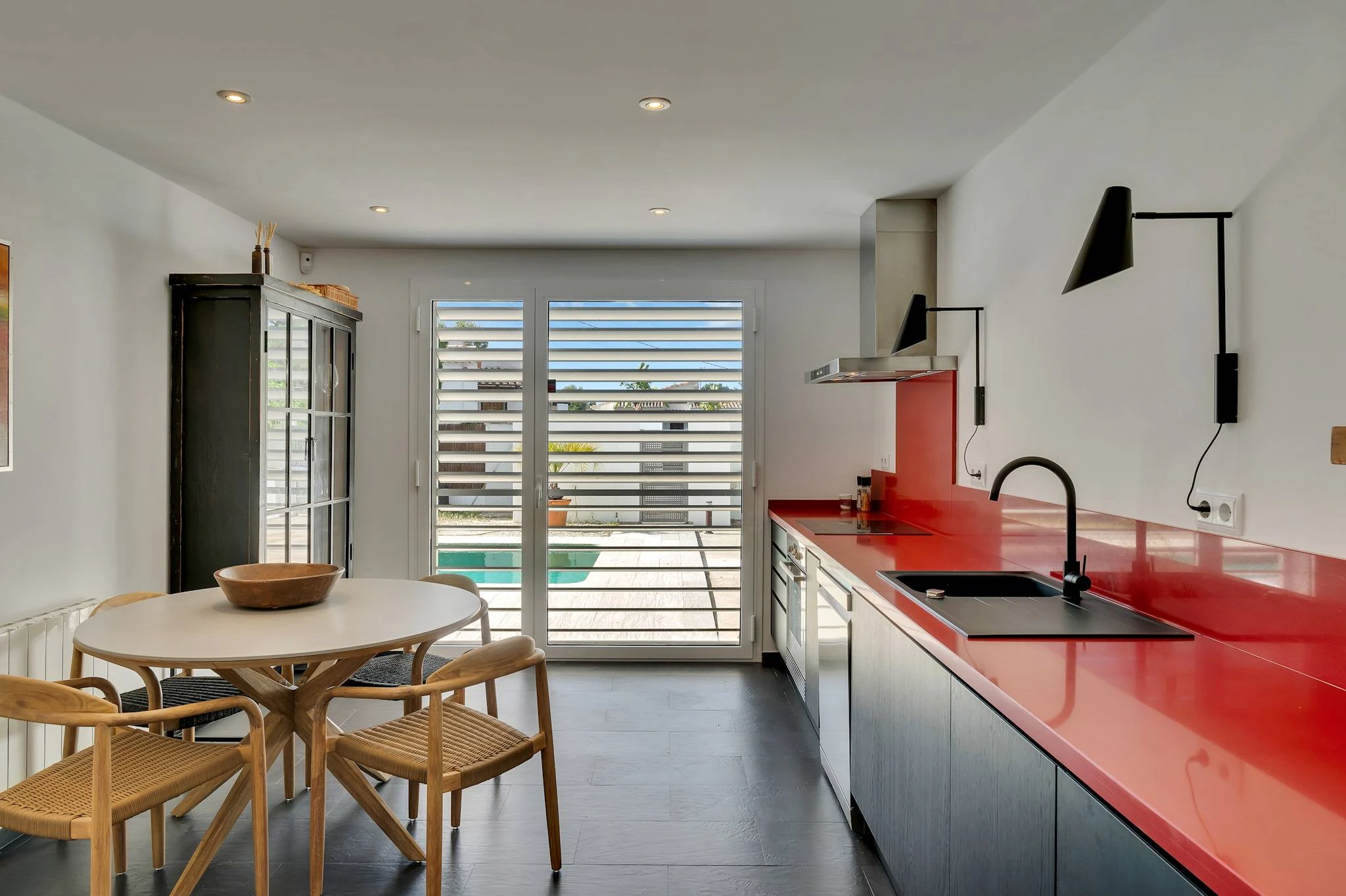 Villa Lucia. Villa moderna en venta a poca distancia de la playa de Portet.