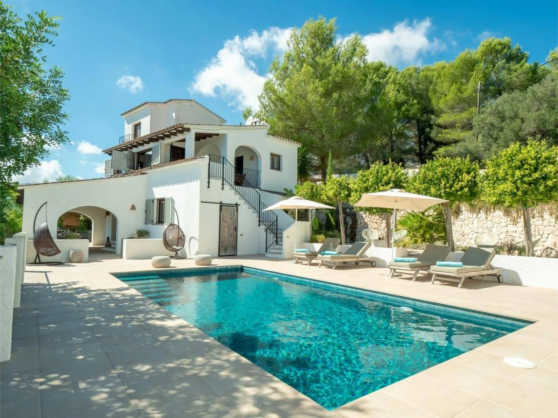 Finca Érica. Finca con vistas panorámicas al mar en venta en Benissa.