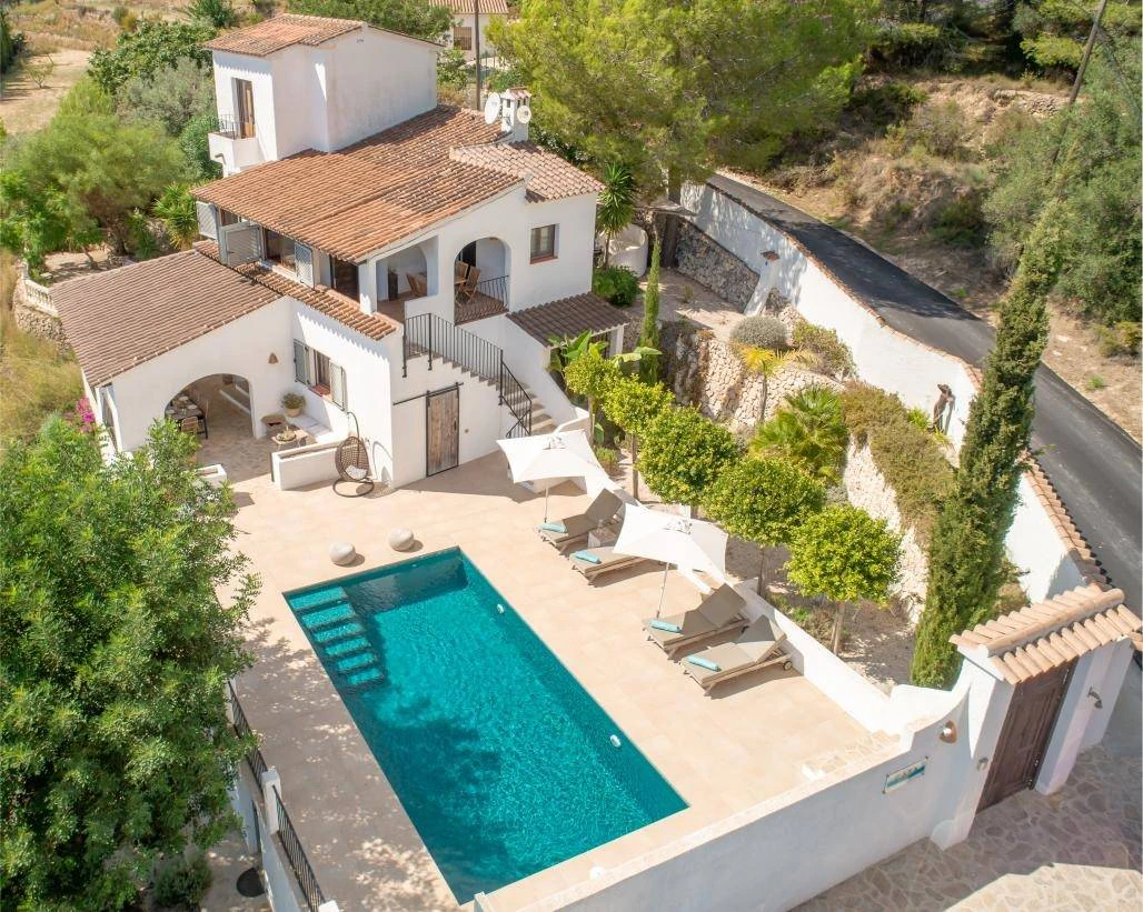 Finca Érica. Finca con vistas panorámicas al mar en venta en Benissa.