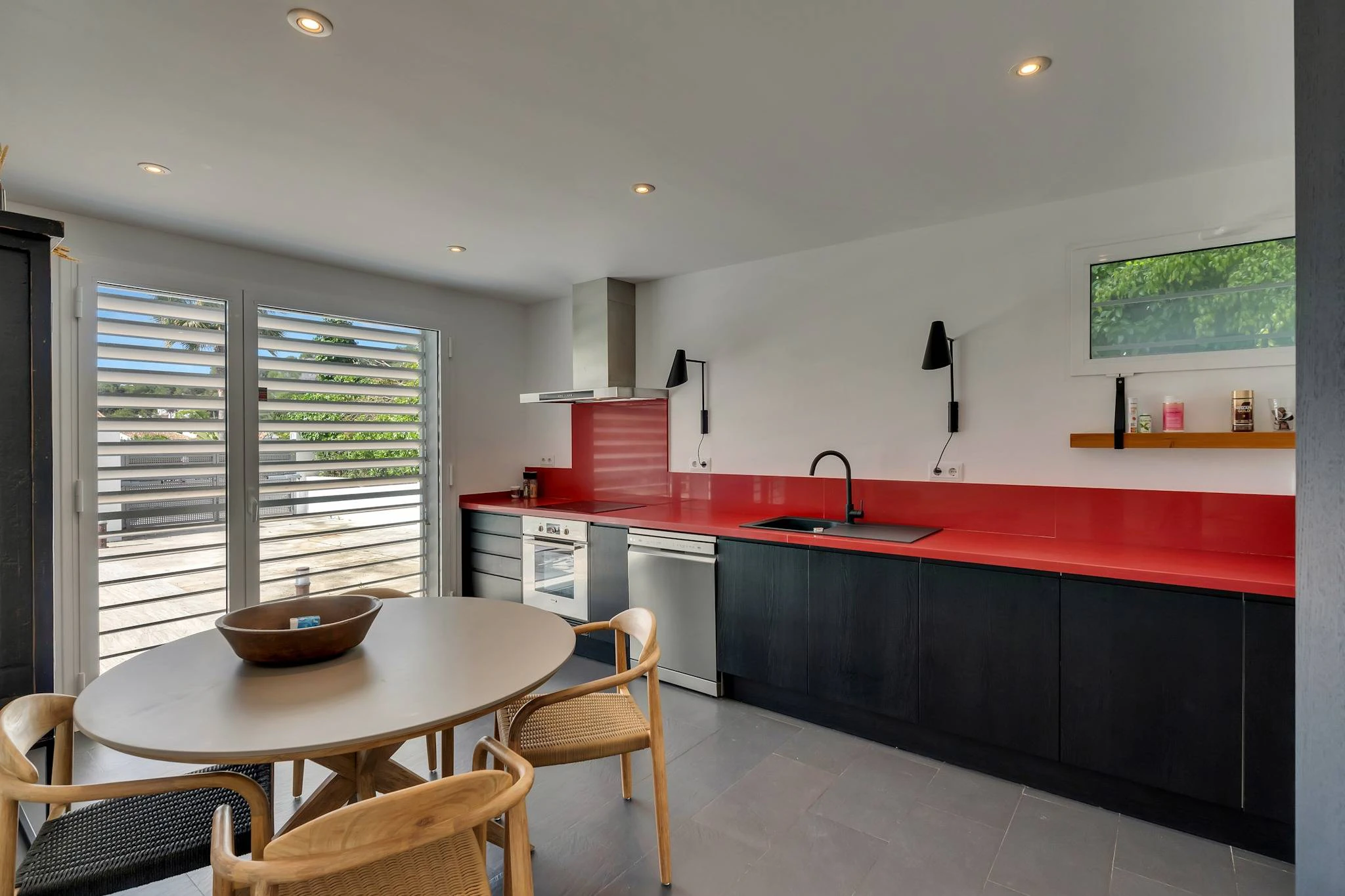 Villa Lucia. Villa moderna en venta a poca distancia de la playa de Portet.