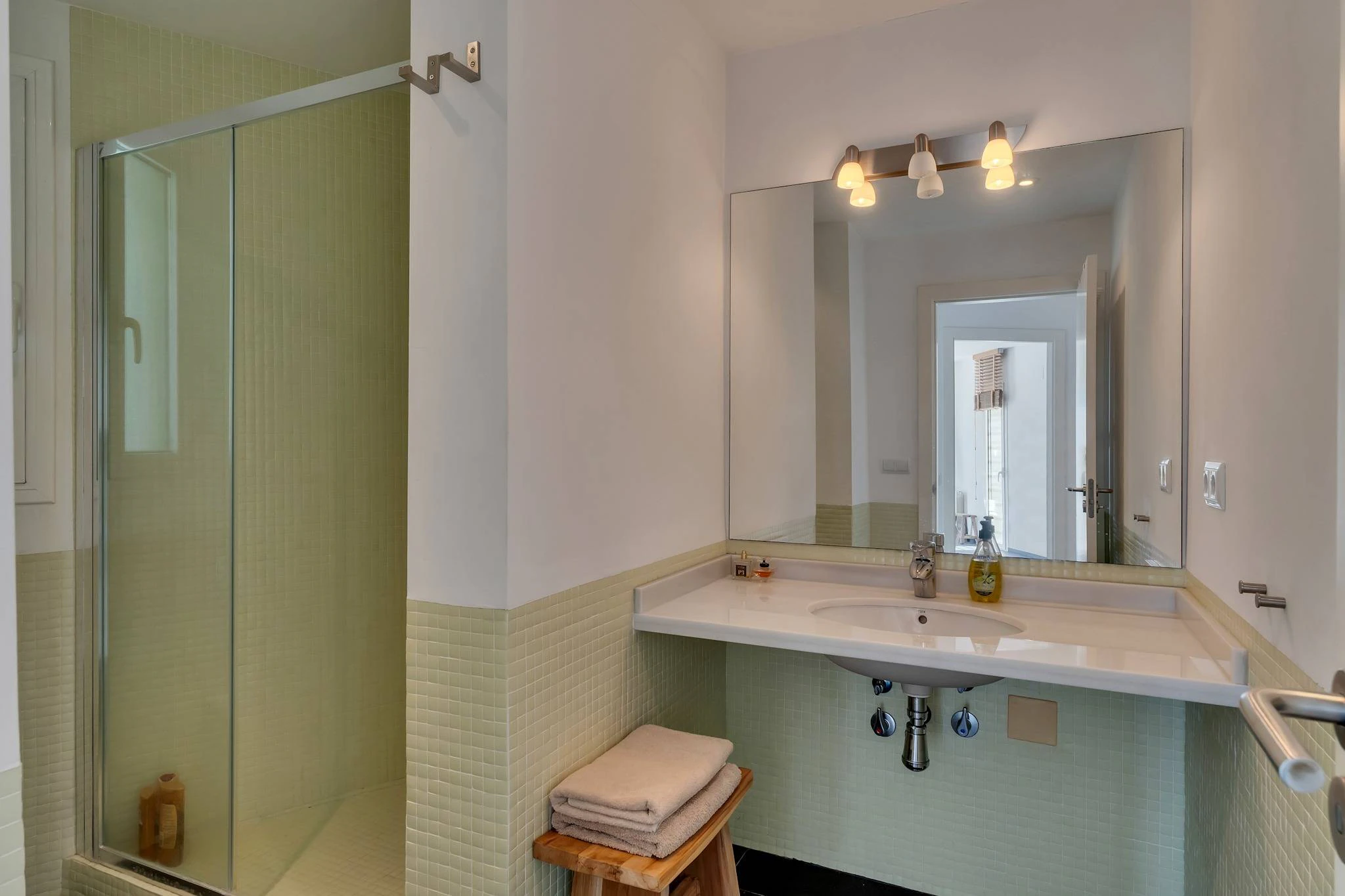 Villa Lucia. Villa moderna en venta a poca distancia de la playa de Portet.