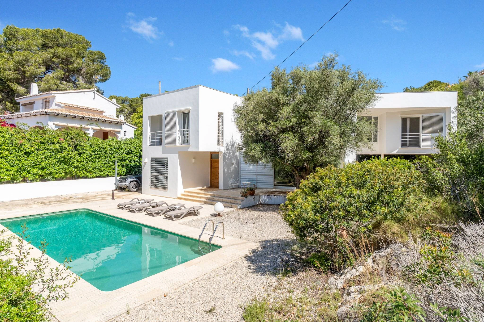 Villa Lucia. Villa moderna en venta a poca distancia de la playa de Portet.