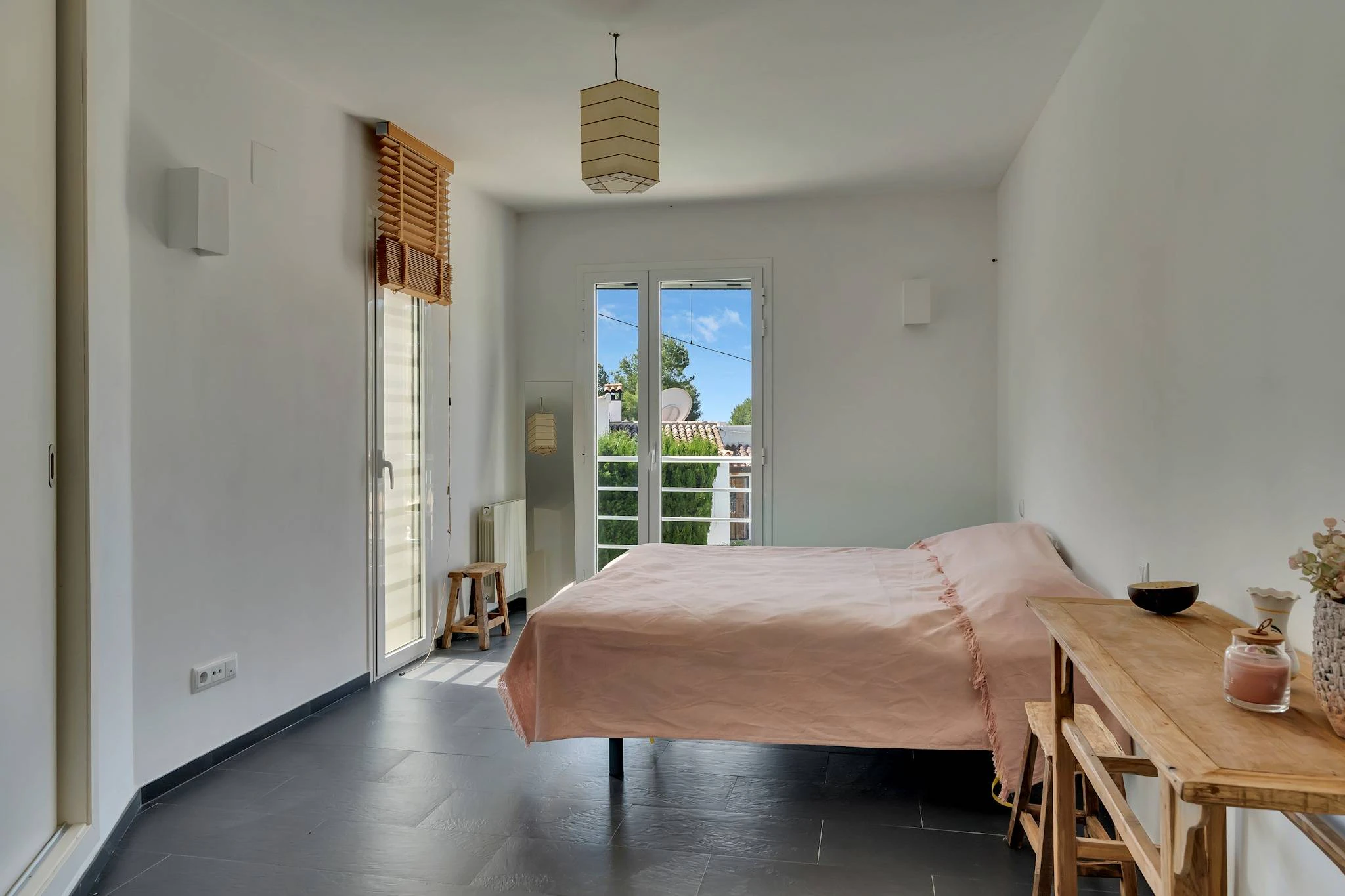 Villa Lucia. Villa moderna en venta a poca distancia de la playa de Portet.