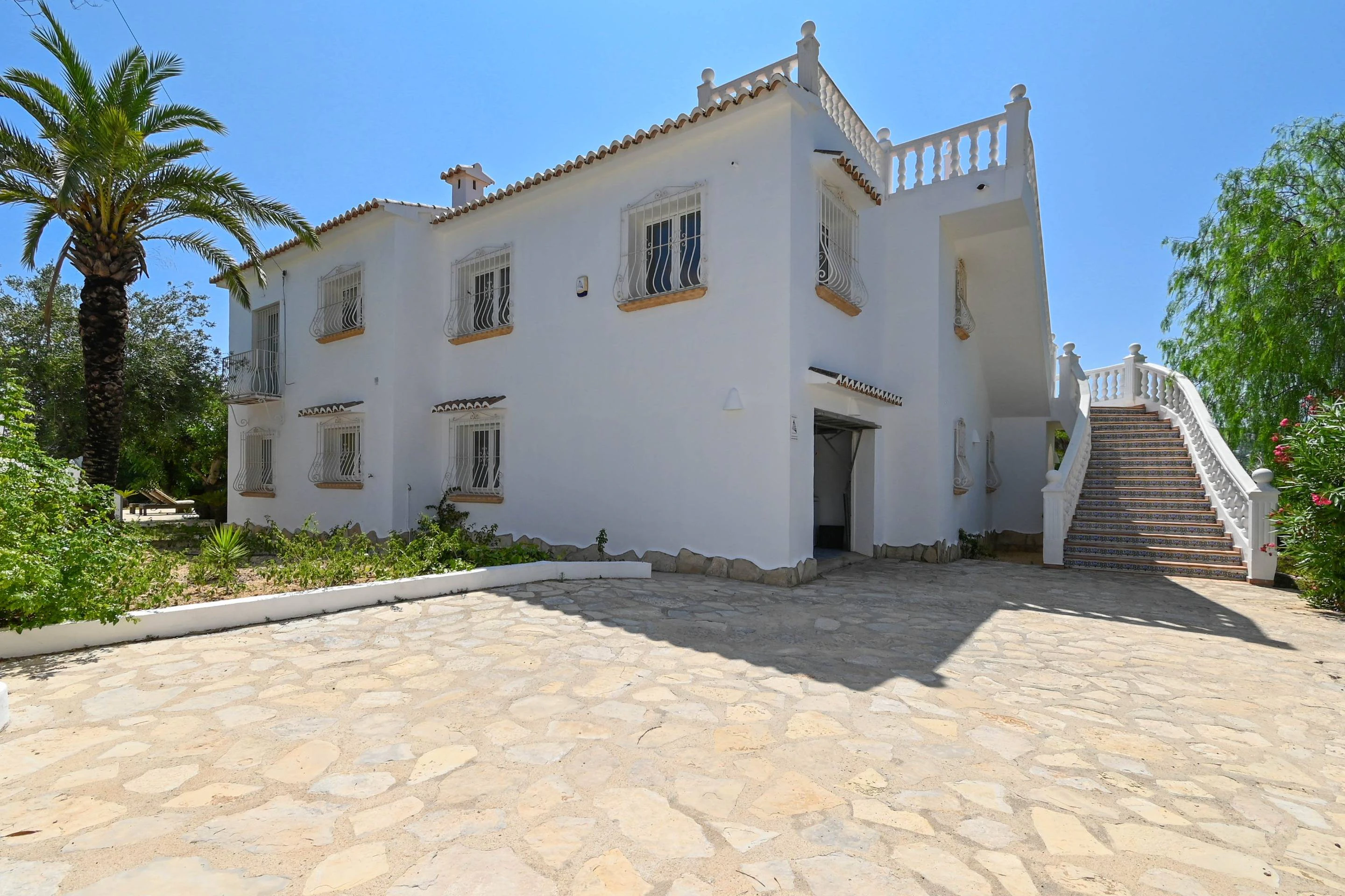 Villa Blanca Vista - Elegante villa mediterránea a la venta en Moraira