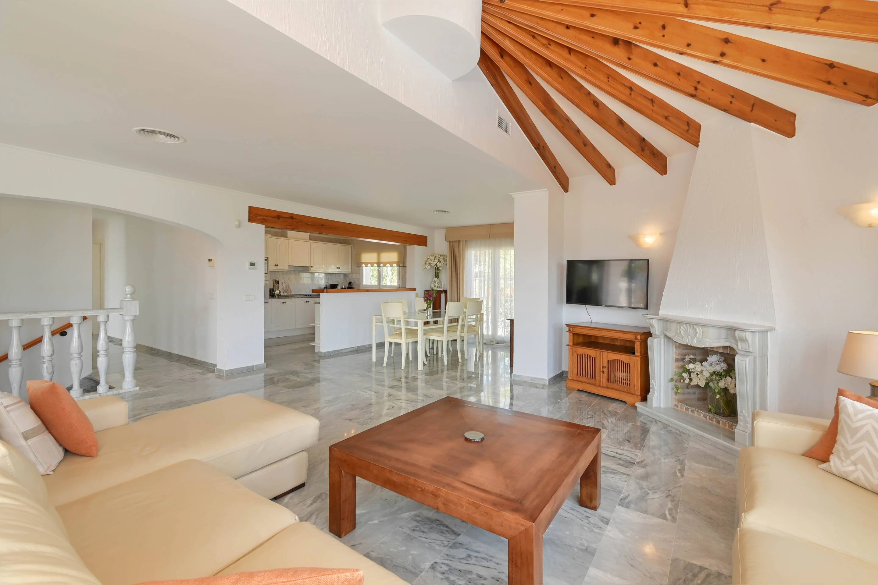 Villa Blanca Vista - Elegante villa mediterránea a la venta en Moraira