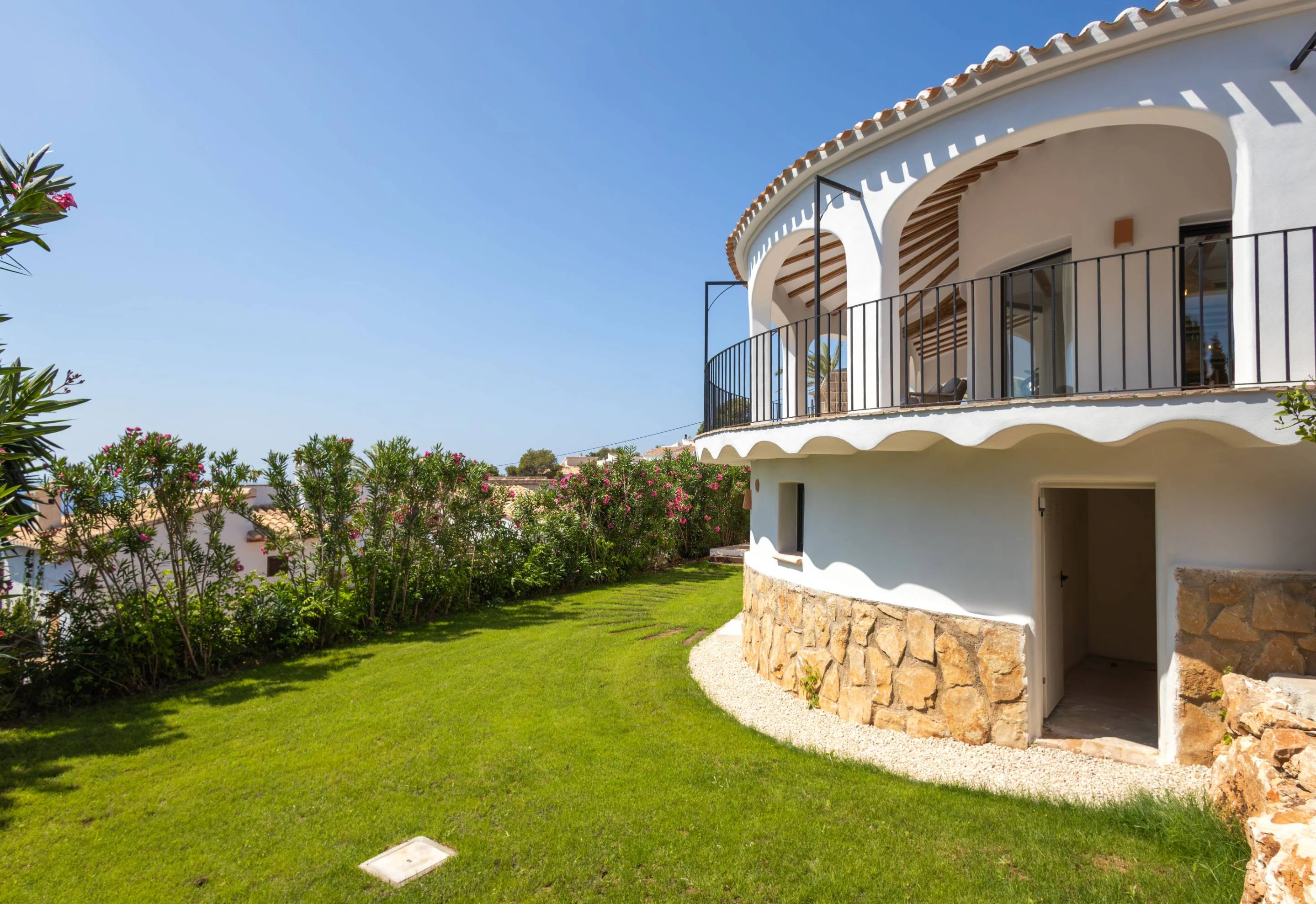 NC6655 - Villa Siesta. Onlangs gerenoveerde villa te koop in Javea met uitzicht op zee.
