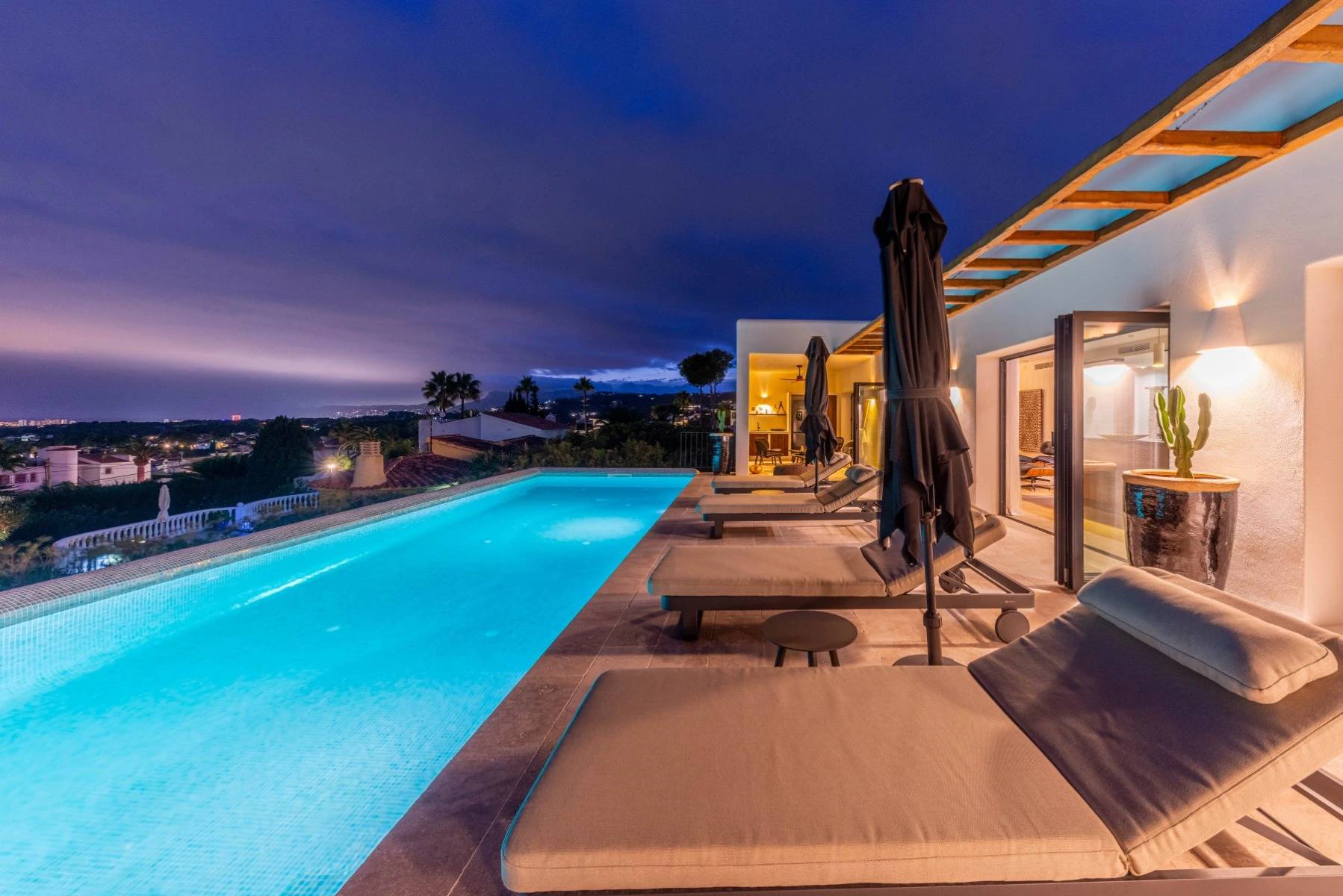 Villa de diseño de lujo en venta en el prestigioso barrio de San Jaime, en Moraira