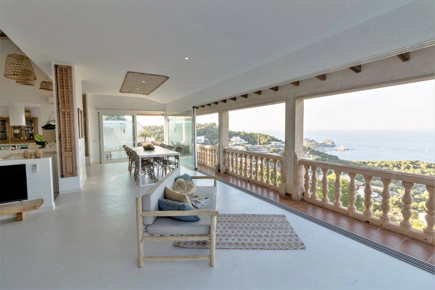 NC6656 - Villa Portichol. Onlangs gerenoveerde villa met panoramisch zeezicht te koop in Javea.