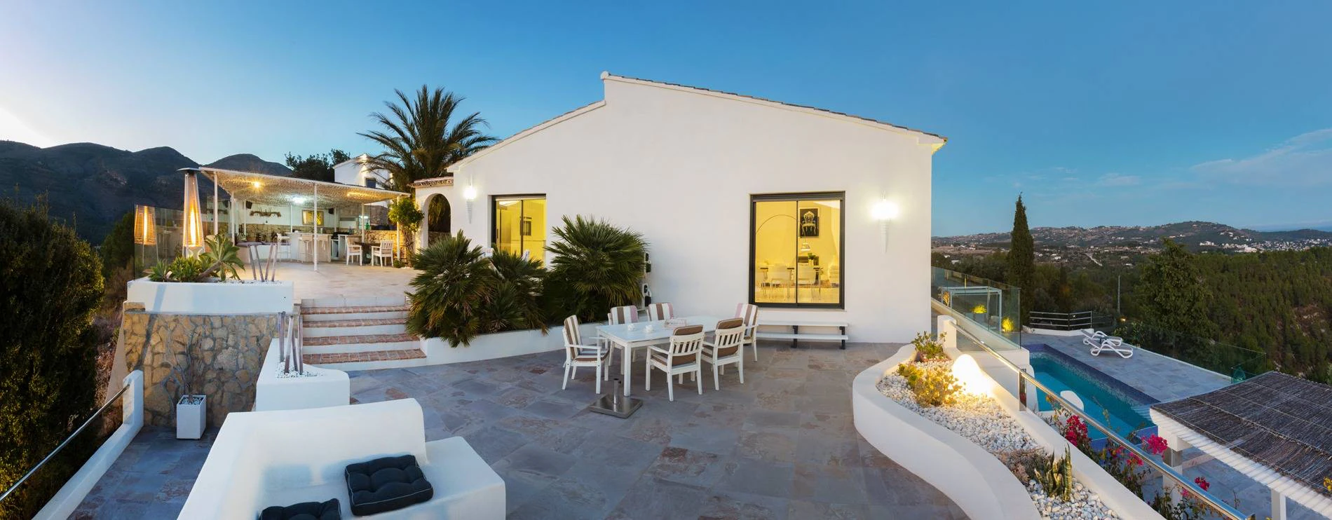 Villa Bernia. Un paraíso en la montaña con vistas al mar en venta en Benissa.