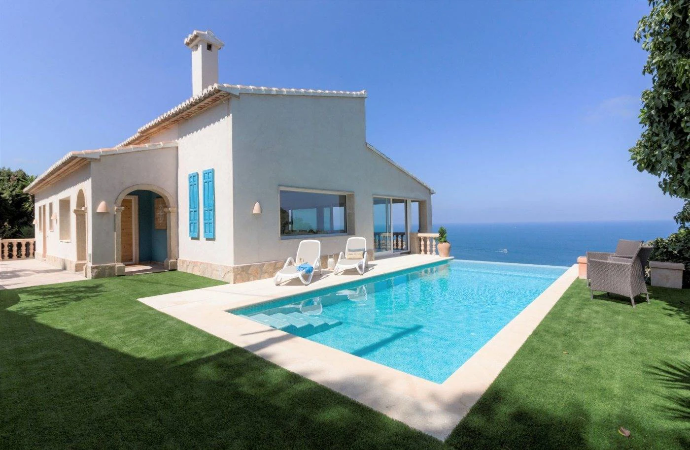 NC6656 - Villa Portichol. Onlangs gerenoveerde villa met panoramisch zeezicht te koop in Javea.