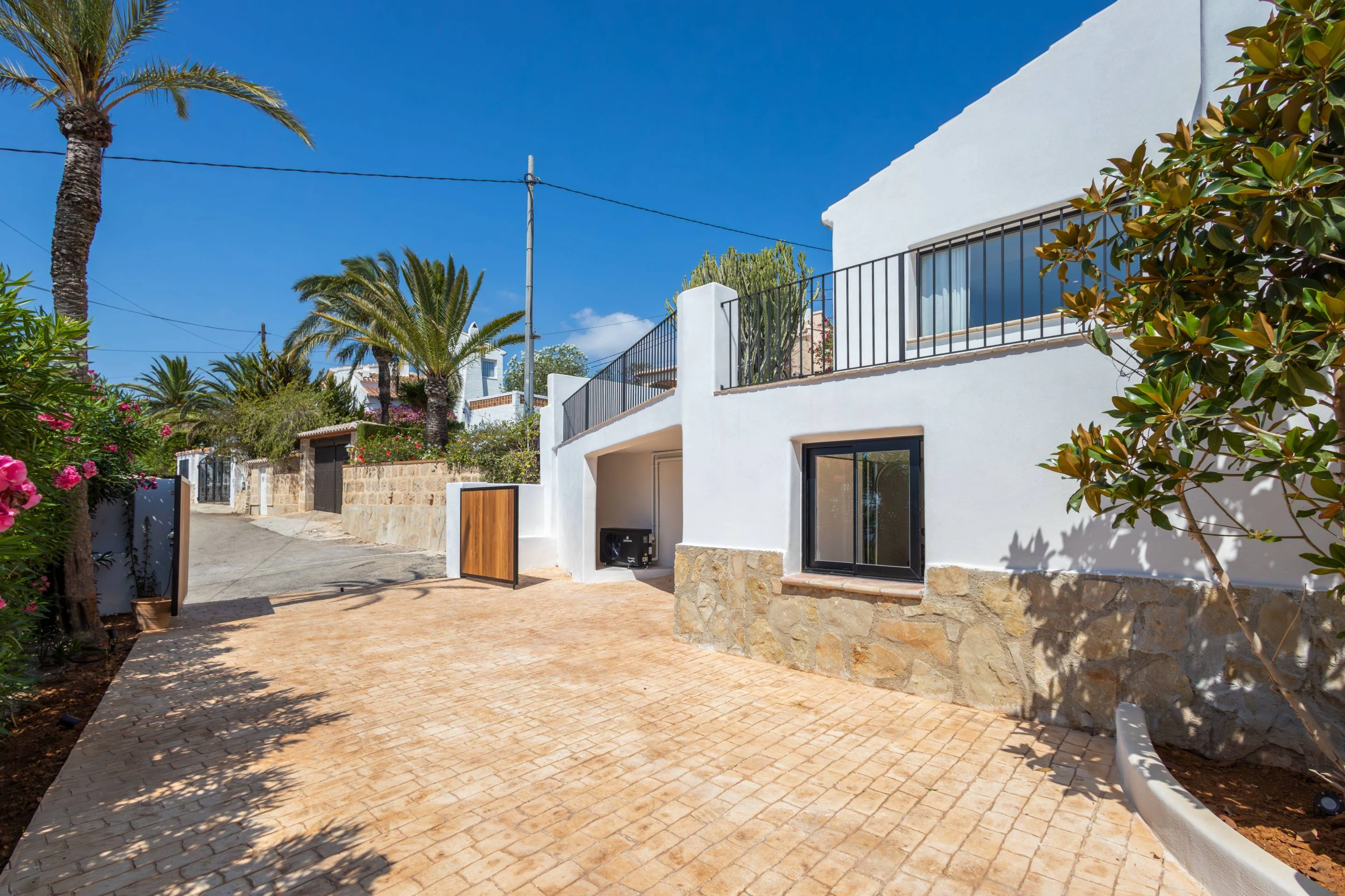 NC6655 - Villa Siesta. Onlangs gerenoveerde villa te koop in Javea met uitzicht op zee.