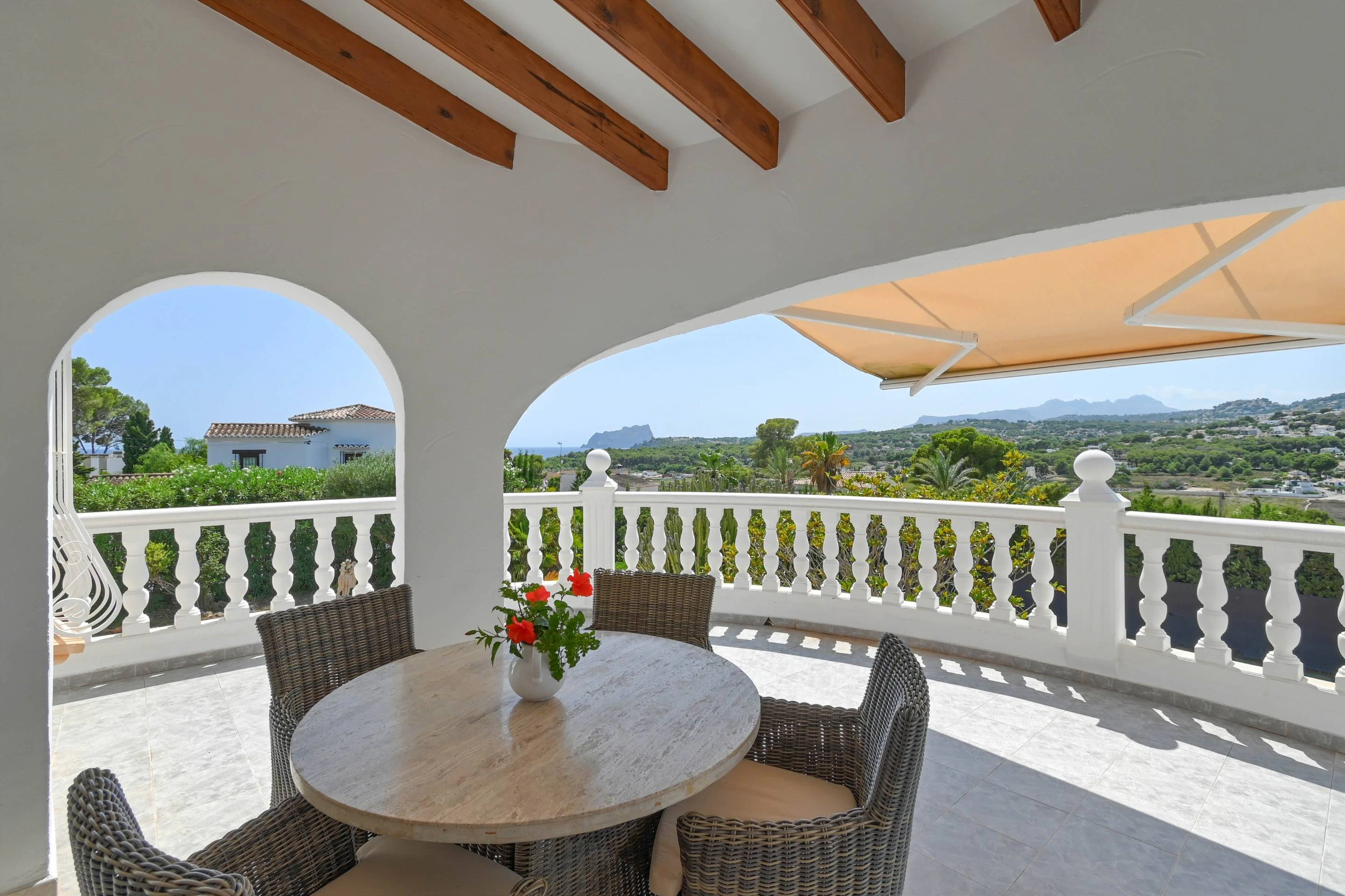 Villa Blanca Vista - Elegante villa mediterránea a la venta en Moraira