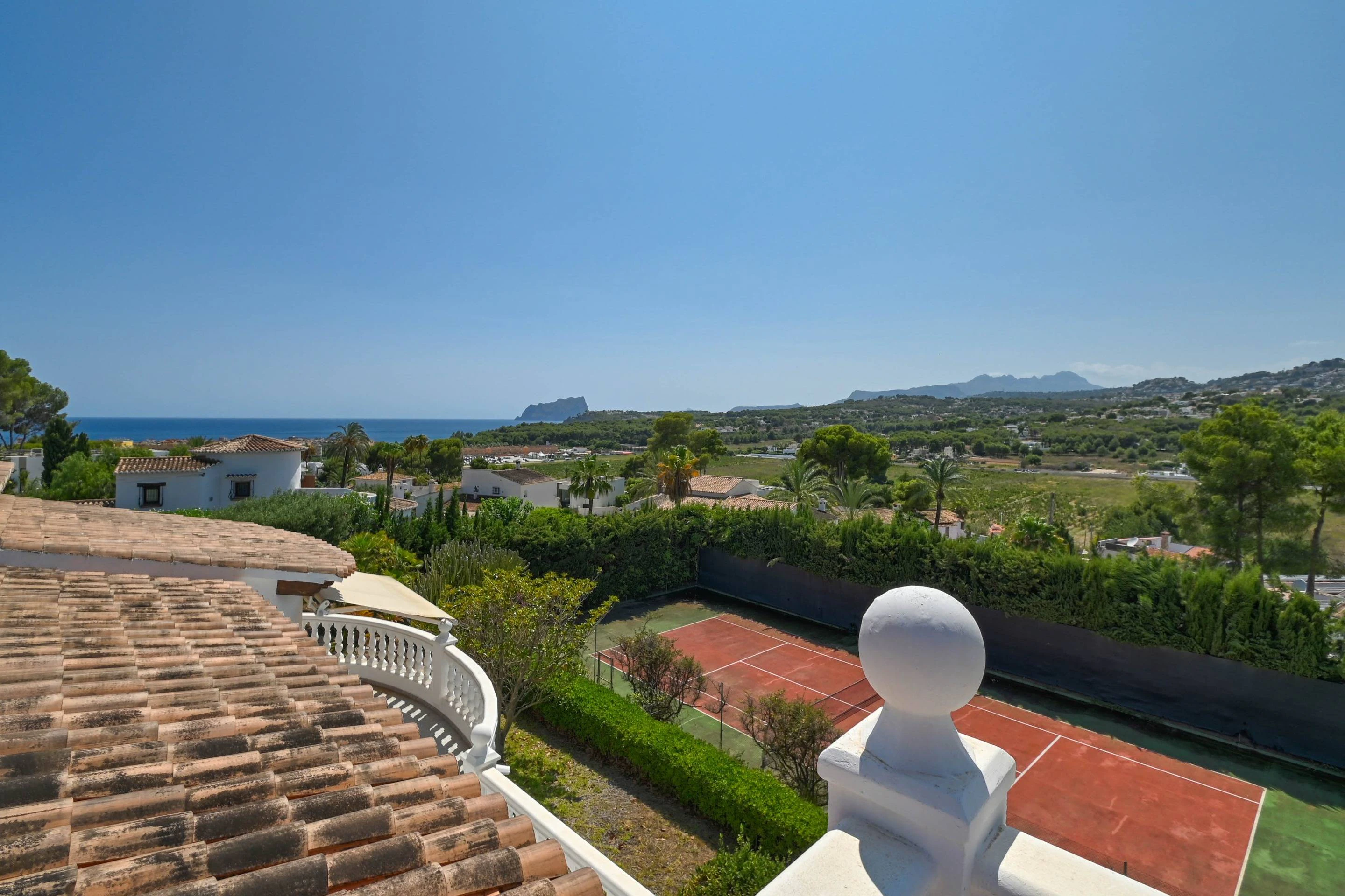 Villa Blanca Vista - Elegante villa mediterránea a la venta en Moraira