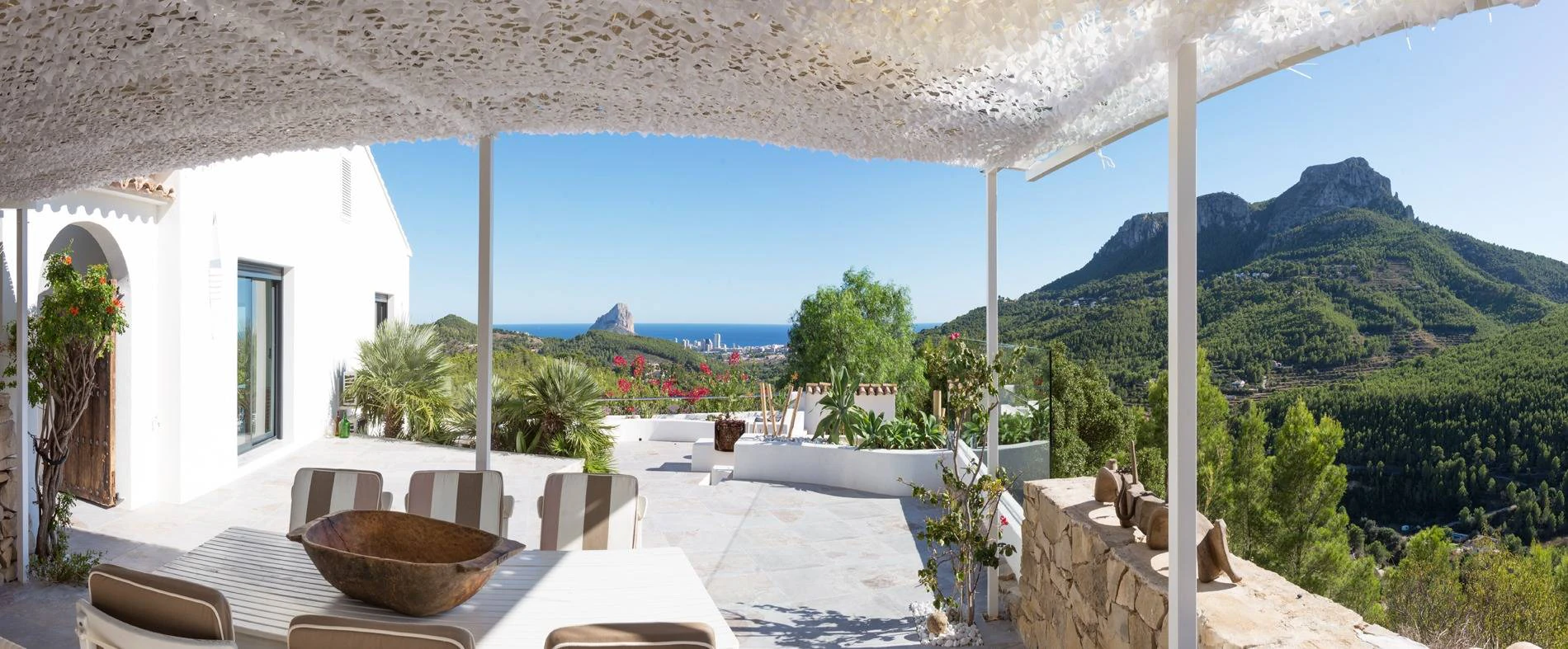 Villa Bernia. Un paraíso en la montaña con vistas al mar en venta en Benissa.