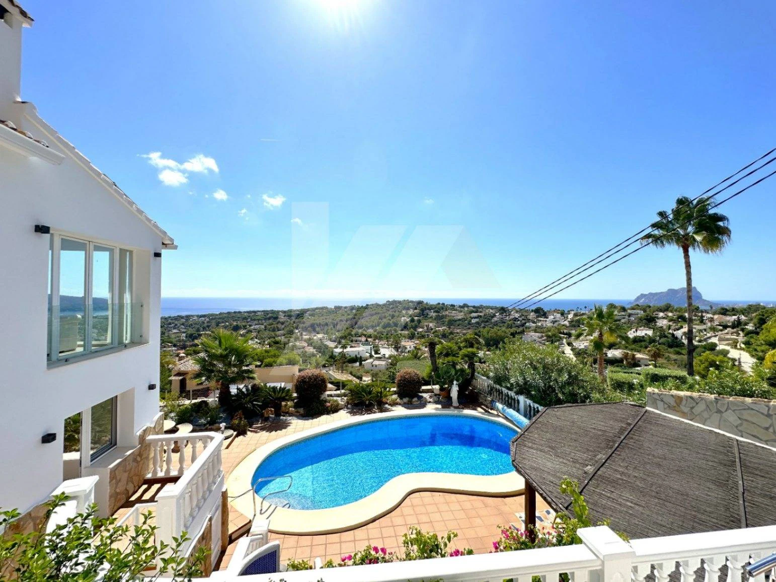 Villa Mirador. Villa en venta en Moraira con vistas panorámicas al mar.