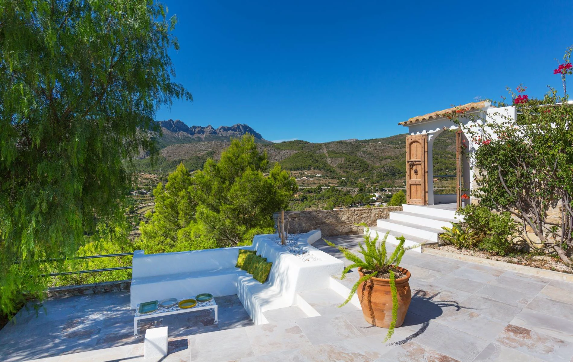 Villa Bernia. Un paraíso en la montaña con vistas al mar en venta en Benissa.