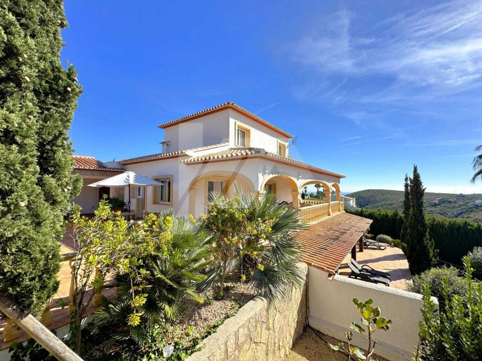 Villa Girasol. Villa double à vendre à Cumbres del Sol, Benitachell, avec vue sur mer.
