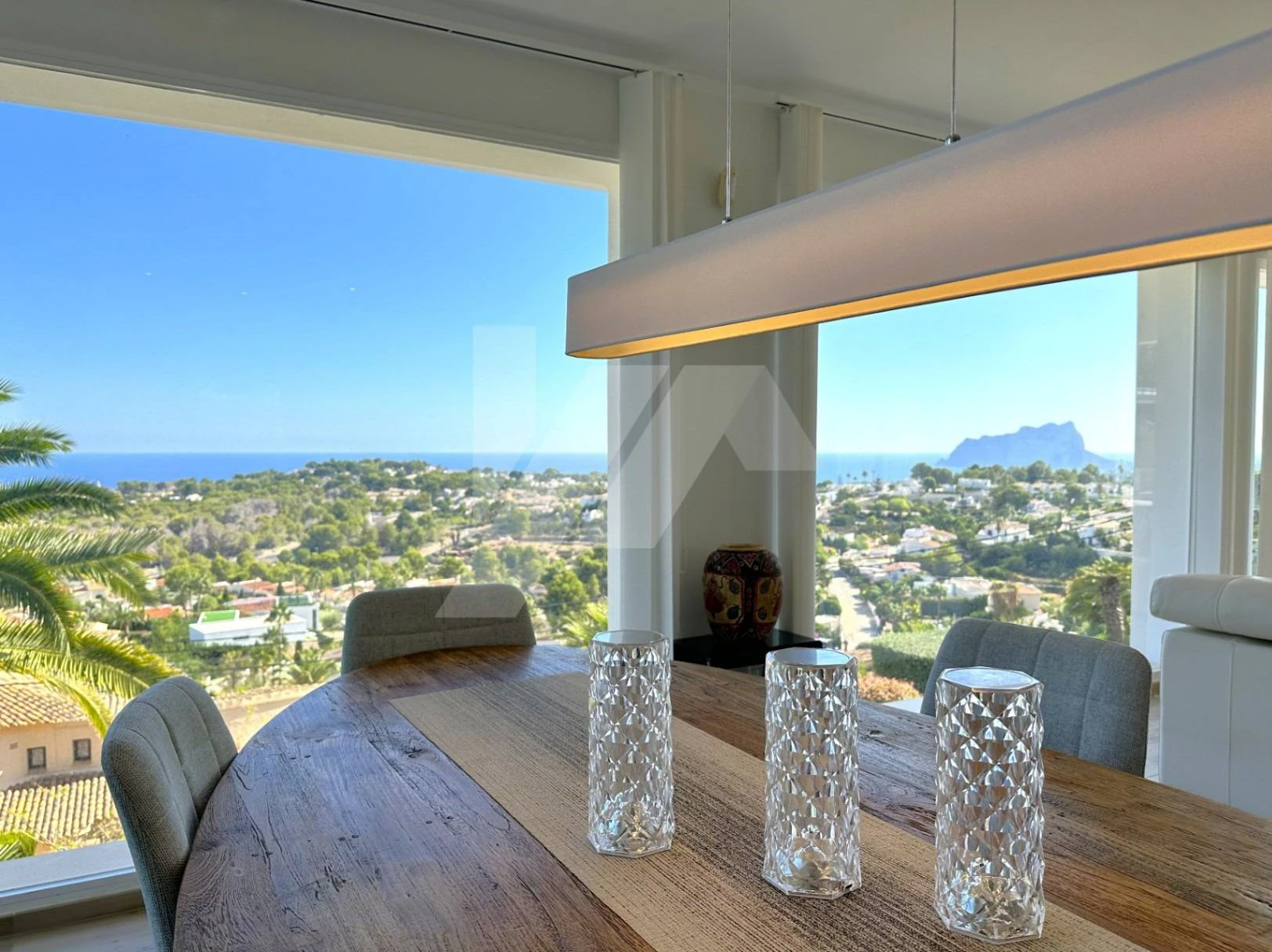Villa Mirador. Villa en venta en Moraira con vistas panorámicas al mar.