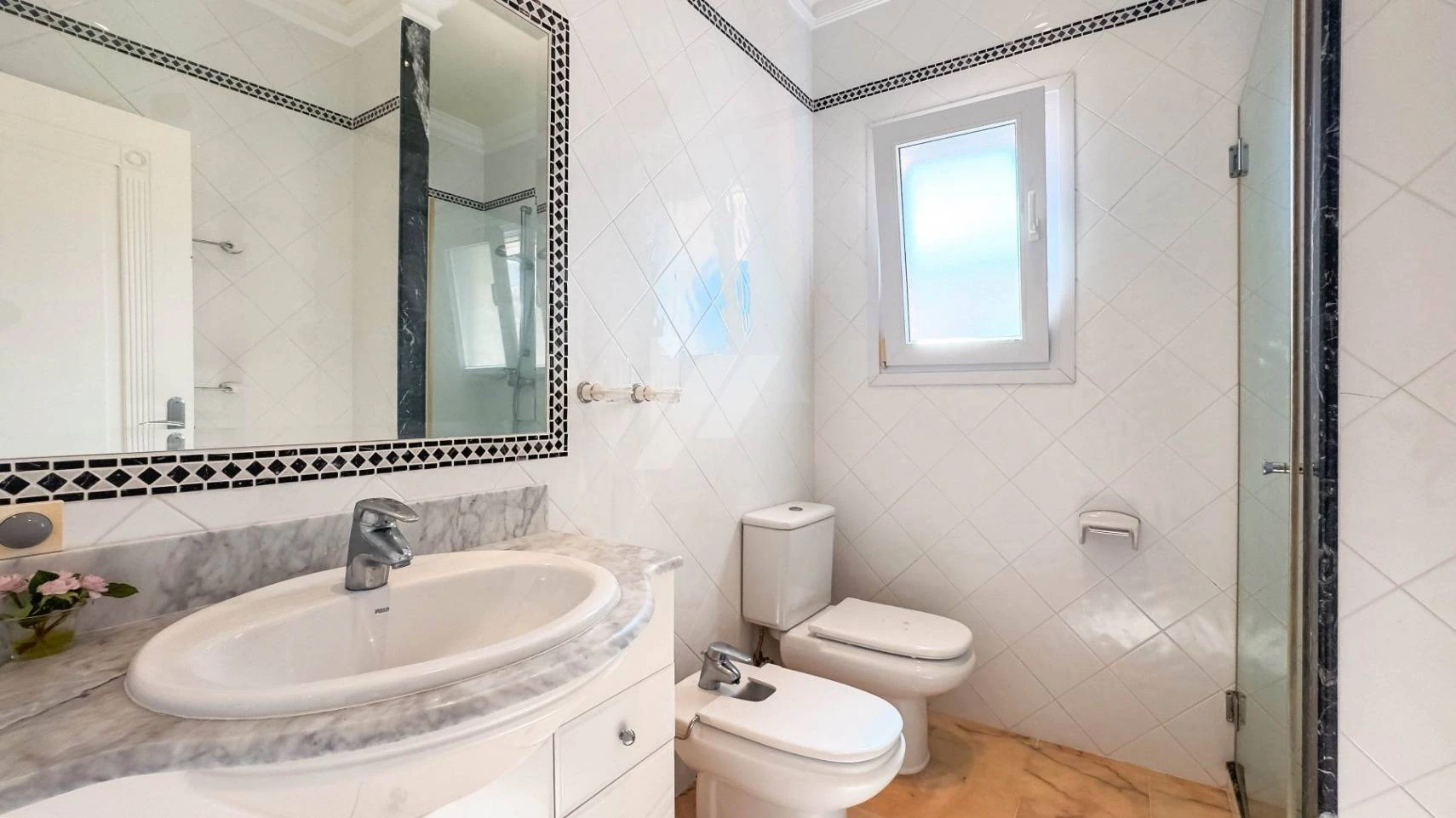 NC6689 - Villa Oliva. Luxe villa te koop in Moraira met een groot perceel en uitzicht op zee.