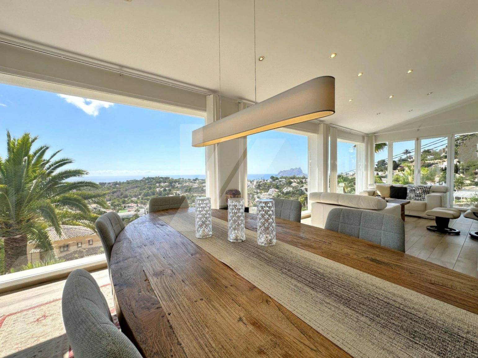 Villa Mirador. Villa en venta en Moraira con vistas panorámicas al mar.