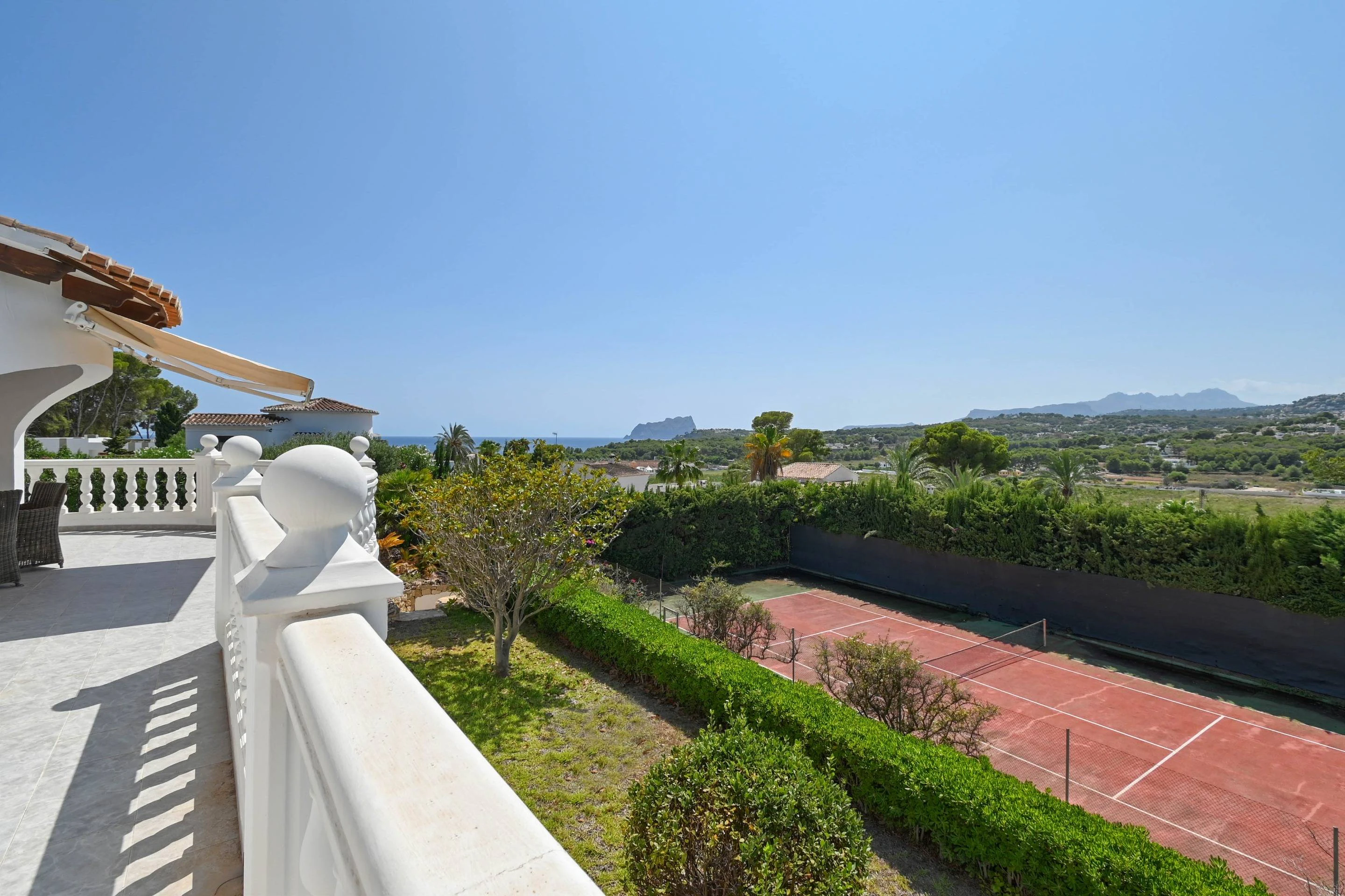 Villa Blanca Vista - Elegante villa mediterránea a la venta en Moraira