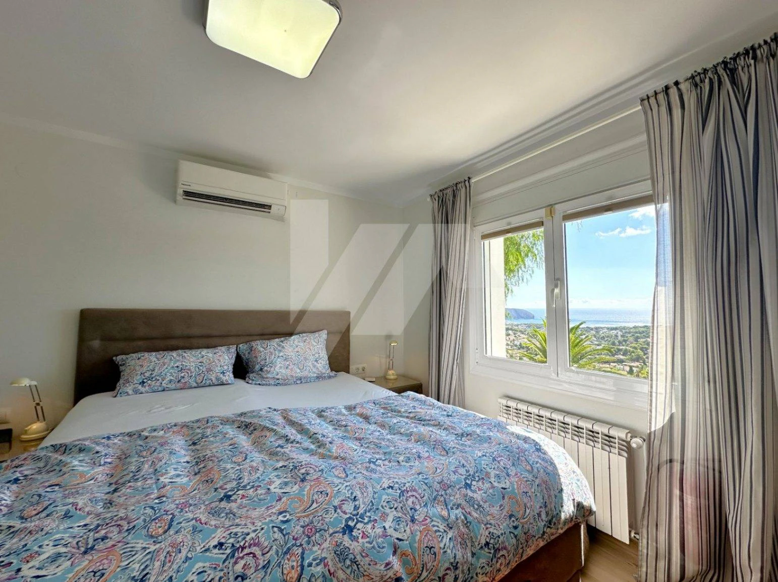 Villa Mirador. Villa en venta en Moraira con vistas panorámicas al mar.